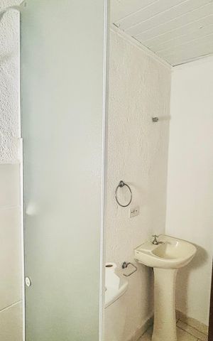 Casa para alugar com 40m², 1 quarto e sem vaga Casa para alugar com 40m², 1 quarto e sem vagaBanheiro