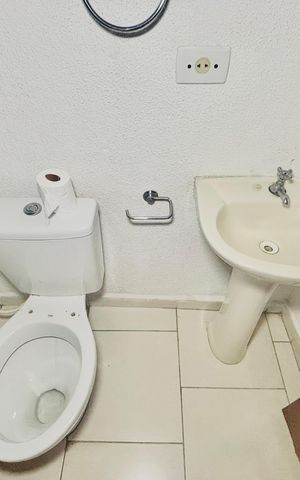 Casa para alugar com 40m², 1 quarto e sem vaga Casa para alugar com 40m², 1 quarto e sem vagaBanheiro
