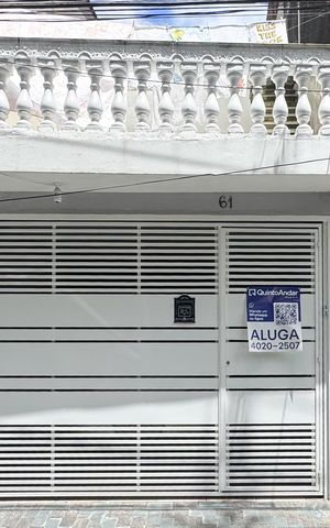 Casa para alugar com 80m², 3 quartos e 1 vaga Casa para alugar com 80m², 3 quartos e 1 vagaFachada