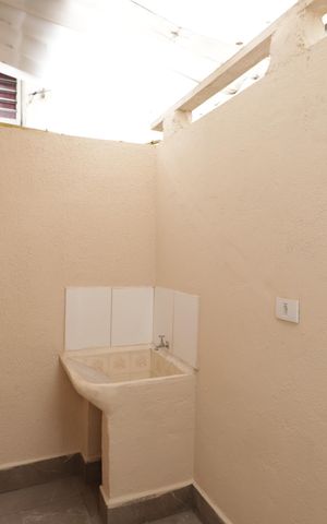Casa para alugar com 20m², 1 quarto e sem vagaÁrea de Serviço