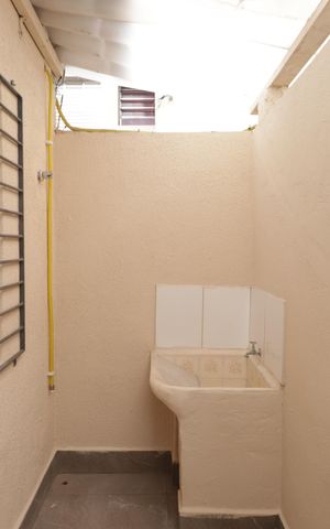 Casa para alugar com 20m², 1 quarto e sem vagaÁrea de Serviço