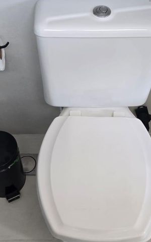Casa de condomínio à venda com 98m², 3 quartos e 2 vagas Casa de condomínio à venda com 98m², 3 quartos e 2 vagasBanheiro da Suíte