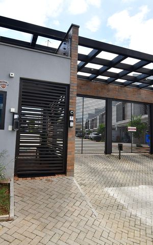 Casa de condomínio à venda com 198m², 2 quartos e 2 vagasFachado do condomínio