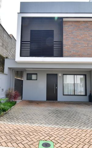 Casa de condomínio à venda com 198m², 2 quartos e 2 vagasFachada