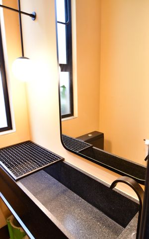 Casa de condomínio à venda com 198m², 2 quartos e 2 vagasLavabo