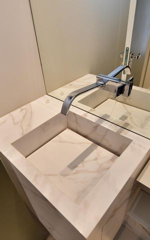 Casa de condomínio à venda com 198m², 2 quartos e 2 vagasLavabo