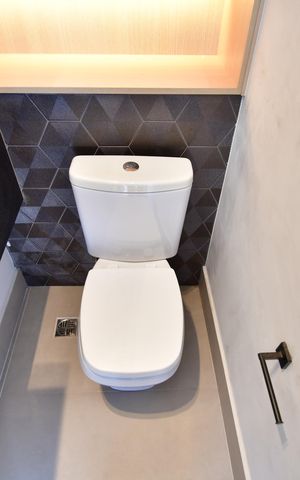 Casa de condomínio à venda com 198m², 2 quartos e 2 vagasBanheiro de serviço