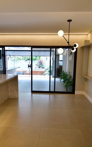 Casa de condomínio à venda com 198m², 2 quartos e 2 vagasSala