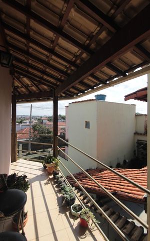 Casa à venda com 135m², 3 quartos e 4 vagasVaranda
