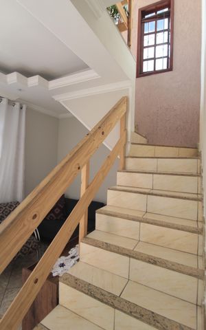Casa à venda com 135m², 3 quartos e 4 vagasEscadas