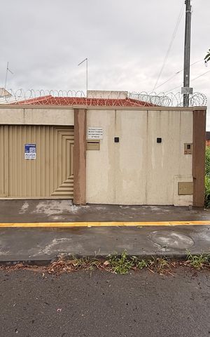 Casa para alugar com 129m², 3 quartos e 2 vagasFachada