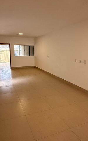 Casa para alugar com 129m², 3 quartos e 2 vagasSala
