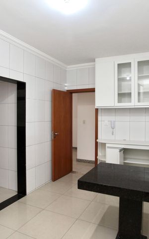 Apartamento para alugar com 130m², 3 quartos e 2 vagas Apartamento para alugar com 130m², 3 quartos e 2 vagasCozinha e Área de Serviço