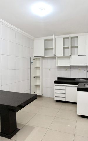 Apartamento para alugar com 130m², 3 quartos e 2 vagas Apartamento para alugar com 130m², 3 quartos e 2 vagasCozinha e Área de Serviço