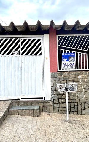 Casa para alugar com 80m², 2 quartos e 1 vaga Casa para alugar com 80m², 2 quartos e 1 vagaPlaca instalada na fachada do imóvel