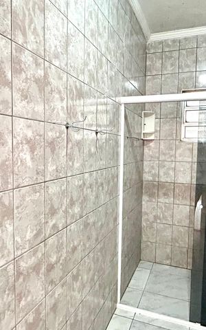 Casa para alugar com 80m², 2 quartos e 1 vaga Casa para alugar com 80m², 2 quartos e 1 vagaBanheiro