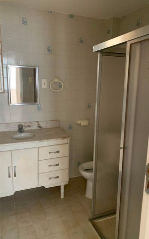 Apartamento para alugar com 65m², 2 quartos e 1 vaga Apartamento para alugar com 65m², 2 quartos e 1 vagaBanheiro