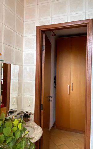 Apartamento à venda com 120m², 5 quartos e 3 vagas Apartamento à venda com 120m², 5 quartos e 3 vagasBanheiro 2
