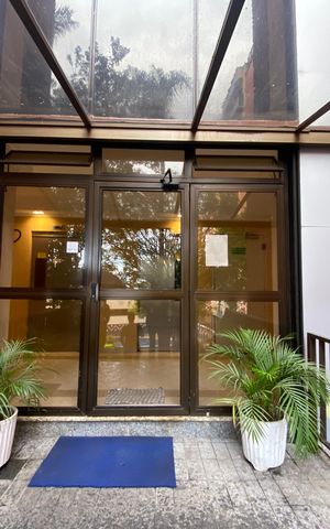 Apartamento à venda com 120m², 5 quartos e 3 vagas Apartamento à venda com 120m², 5 quartos e 3 vagasFachada do bloco