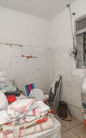 Casa à venda com 300m², 5 quartos e 2 vagas Casa à venda com 300m², 5 quartos e 2 vagasQuarto 4