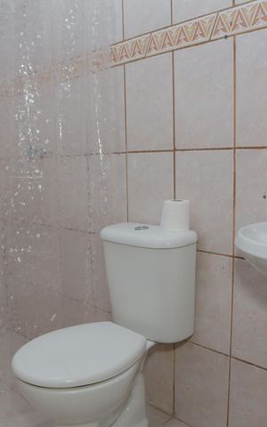 Casa para alugar com 100m², 2 quartos e 1 vaga Casa para alugar com 100m², 2 quartos e 1 vagaBanheiro