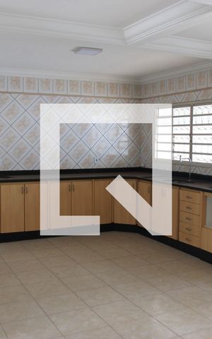 Casa para alugar com 240m², 4 quartos e 2 vagasCozinha