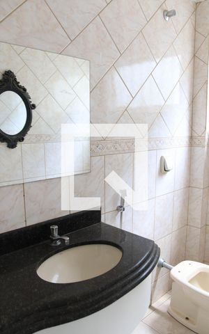 Casa para alugar com 240m², 4 quartos e 2 vagasLavabo