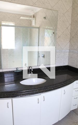 Casa para alugar com 240m², 4 quartos e 2 vagasBanheiro da Suíte