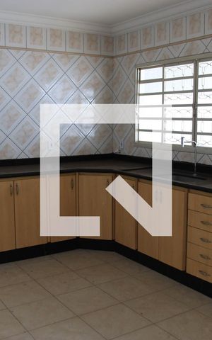 Casa para alugar com 240m², 4 quartos e 2 vagasCozinha