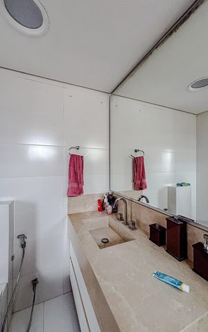 Apartamento à venda com 157m², 3 quartos e 4 vagasBanheiro da Suíte 1
