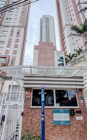 Apartamento à venda com 157m², 3 quartos e 4 vagasFachada e portaria