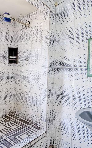 Casa para alugar com 80m², 2 quartos e 1 vaga Casa para alugar com 80m², 2 quartos e 1 vagaBanheiro