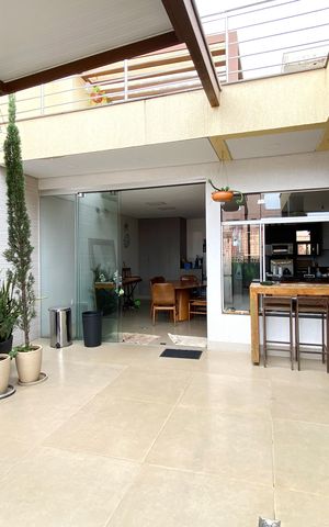 Casa à venda com 534m², 5 quartos e 4 vagas Casa à venda com 534m², 5 quartos e 4 vagasEspaço Gourmet