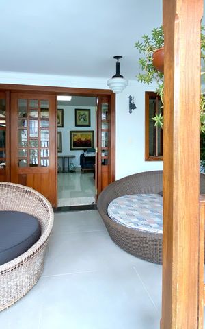 Casa à venda com 534m², 5 quartos e 4 vagas Casa à venda com 534m², 5 quartos e 4 vagasVaranda