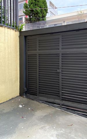 Casa à venda com 534m², 5 quartos e 4 vagas Casa à venda com 534m², 5 quartos e 4 vagasGaragem