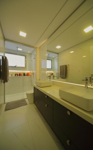 Apartamento para alugar com 167m², 3 quartos e 3 vagasSuíte 1 - Banheiro 
