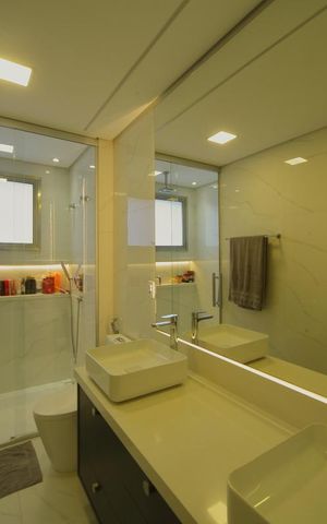 Apartamento para alugar com 167m², 3 quartos e 3 vagasSuíte 1 - Banheiro 