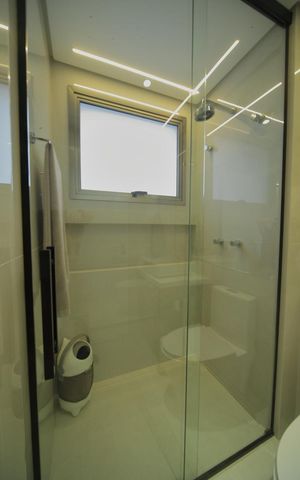 Apartamento para alugar com 167m², 3 quartos e 3 vagasSuíte 3- Banheiro 