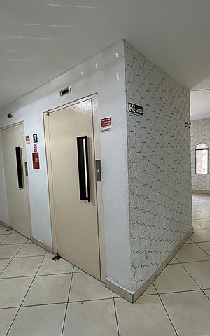 Apartamento à venda com 60m², 2 quartos e 1 vagaElevadores