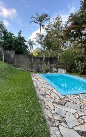 Casa de condomínio para alugar com 225m², 3 quartos e 2 vagasPiscina