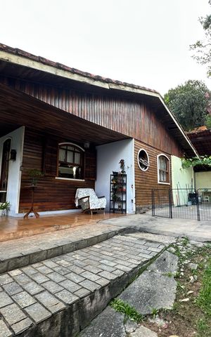 Casa de condomínio para alugar com 225m², 3 quartos e 2 vagasFachada