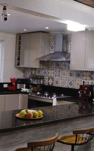 Casa de condomínio para alugar com 225m², 3 quartos e 2 vagasCozinha