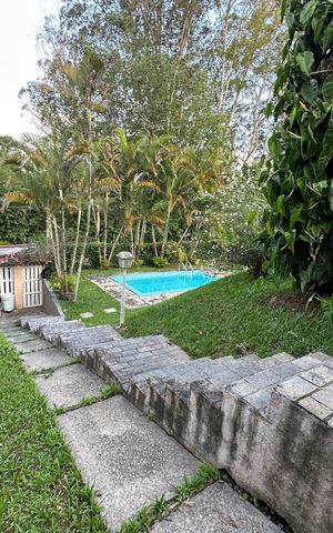 Casa de condomínio para alugar com 225m², 3 quartos e 2 vagasFachada
