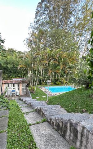Casa de condomínio para alugar com 225m², 3 quartos e 2 vagasQuintal