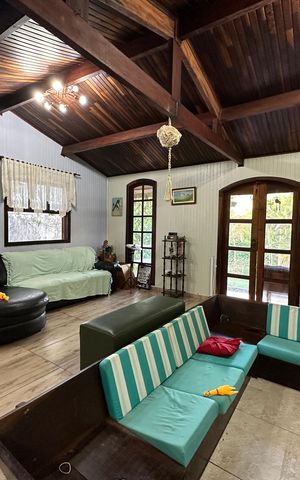 Casa de condomínio para alugar com 225m², 3 quartos e 2 vagasSala