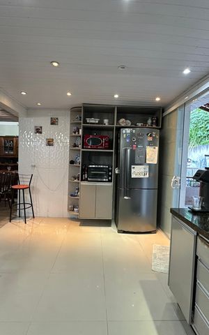 Casa de condomínio para alugar com 225m², 3 quartos e 2 vagasCozinha