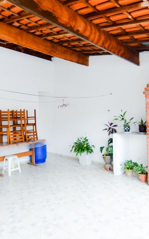 Casa à venda com 335m², 5 quartos e 3 vagasVaranda