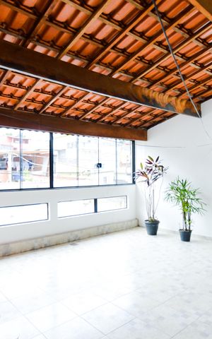 Casa à venda com 335m², 5 quartos e 3 vagasVaranda