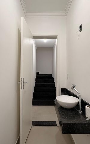 Casa à venda com 159m², 3 quartos e 2 vagas Casa à venda com 159m², 3 quartos e 2 vagasLavabo