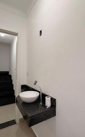 Casa à venda com 159m², 3 quartos e 2 vagas Casa à venda com 159m², 3 quartos e 2 vagasLavabo